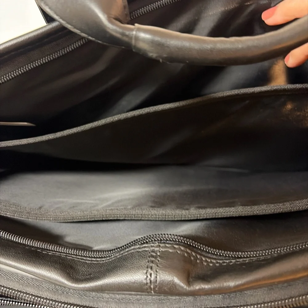 Samsonite Black Leather Expandable Briefcase Laptop 17 inch Business Travel